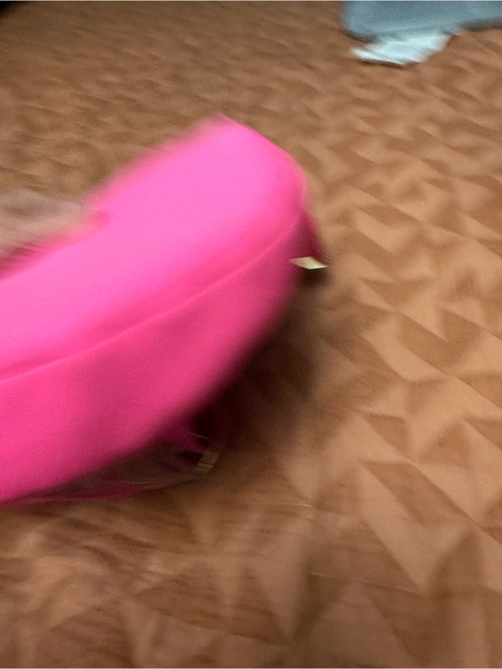 Lilly Pulitzer Lily Pulitzer Giavanna Neoprene
Crossbody Bag. Aura Pink - Picture 9 of 9